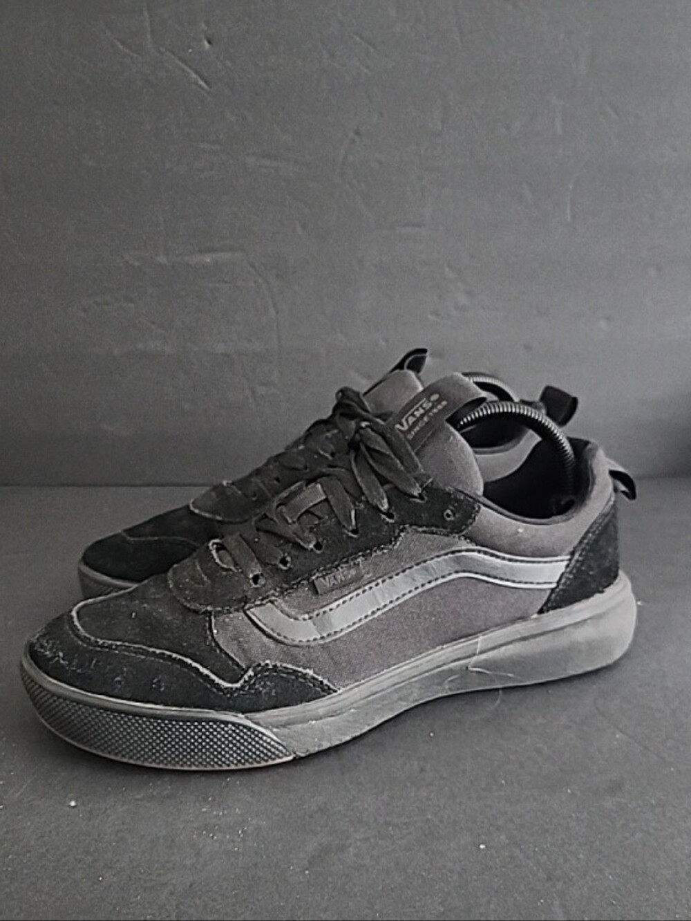 Vans Range EXP Skate Sneakers Mens Size 8.5 Suede Canvas Triple Black Shoe